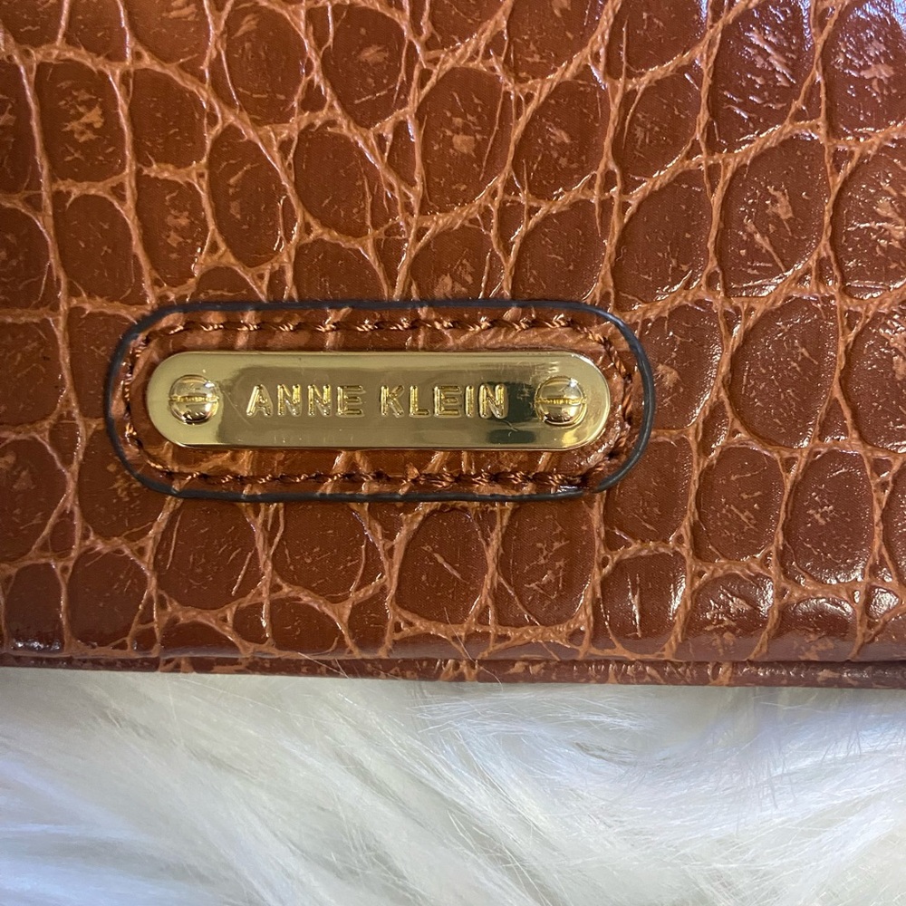 Anne Kline Brown Crocodile Embossed Crossbody Bag - Picture 2 of 8
